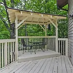 Cozy Gatlinburg Hideaway With Hot Tub And Air Hockey
