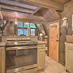 Snuggle Inn In The Heart Of Chalet Village!