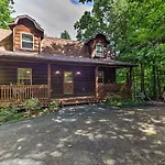 Quiet And Secluded Gatlinburg Cabin With Hot Tub!