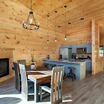 Brand New Build Cozy Cottage With Mountain View