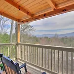 Gatlinburg Cabin With Pool Table And Hot Tub!