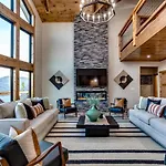 Piney Estate Hot Tub Game Theater Room