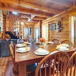 Lovely Gatlinburg Cabin With Private Hot Tub!