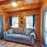 Lovely Gatlinburg Cabin With Private Hot Tub!