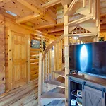 Lovely Gatlinburg Cabin With Private Hot Tub!