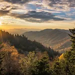 Mountain High View, 3 Bedrooms, Pool Access, Fireplace, Wifi, Sleeps 8