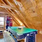 Cabin With Hot Tub About 6 Mi To Downtown Gatlinburg!