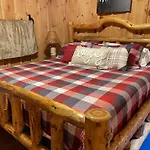 Serenity Summit Cabin With Amazing Mountain Views, Indoor Pool, Fire Pit And Hot Tub