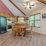Smoky View Chalet, 2 Bedrooms, Pool Table, Foosball, Pool Access, Sleeps 6