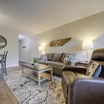 Stylish Gatlinburg Condo With Pool Walk Downtown!