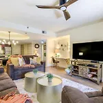 Newly-Renovated Condo With Mtn Views - Walk To Dtwn!