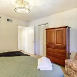 Newly-Renovated Condo With Mtn Views - Walk To Dtwn!