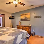 Cozy Cabin With Mountain Views Near Skylift Park!