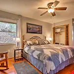 Cozy Cabin With Mountain Views Near Skylift Park!