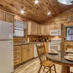 Dog Friendly, Romantic Mtn Getaway Hot Tub Pool