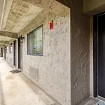 Modern Style, 2 Bed Condo, Pool In Gatlinburg!