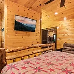 The Majestic Pine Retreat By Stony Brook Cabins