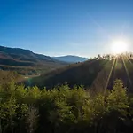The Perfect Tenn By Stony Brook Cabins