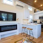 Modern Cabin - Gated Community - Woodland Views - Maple Cabin