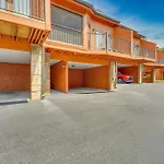 Gatlinburg Mountain Townhome With Pool Access!