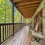 Gray Fox Den Theater & Arcade, Hot Tub, Views