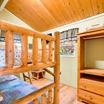 Cozy Gatlinburg Cabin With Hot Tub And Mountain Views!