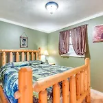 Cozy Gatlinburg Cabin With Hot Tub And Mountain Views!