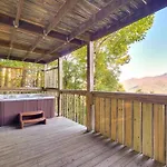 Cozy Gatlinburg Cabin With Hot Tub And Mountain Views!