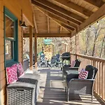 Black Bear Bnb ~ Game Room ~ Hot Tub ~ Firepit