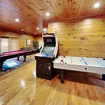 The Great Escape Ii, 5 Bedrooms, Sleeps 17, Game Room, Pool Access, Theater