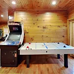 The Great Escape Ii, 5 Bedrooms, Sleeps 17, Game Room, Pool Access, Theater
