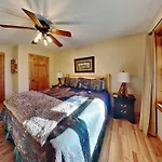 Smoky Bear Hideaway