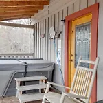Spacious Gatlinburg Cabin With Hot Tub And Game Room!