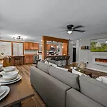 Cozy Blue Cottage With Hot Tub, 5Min To Downtwn Gatlinburg