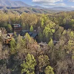 Stunning Mountain Cabin W Hot Tub