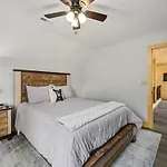 Close To Downtown Gatlinburg Amazing Mount Leconte Views Hot Tub Game Room