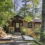 Gatlinburg Home With Hot Tub About 4 Mi To Town!