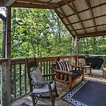 Gatlinburg Home With Hot Tub About 4 Mi To Town!