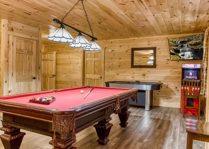 Hidden Retreat, Hot Tub, Pool Table, 1089 Free Tickets Each Paid Day, Dollywood And More