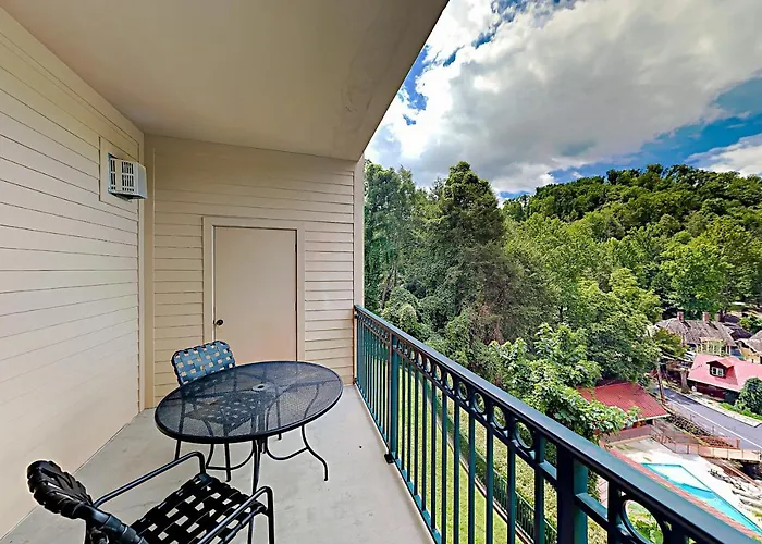 Summit Manor Condos Unit B3052
