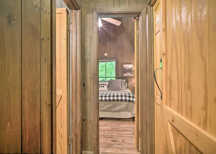 Snuggle Inn In The Heart Of Chalet Village!