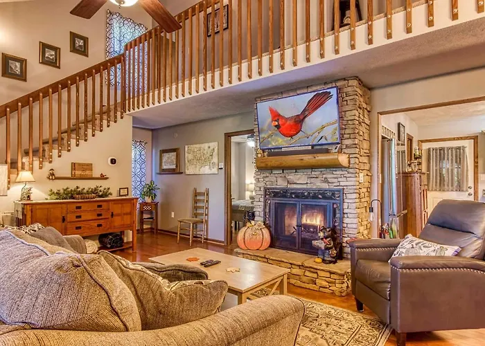Cozy Cabin With Mountain Views Near Skylift Park!