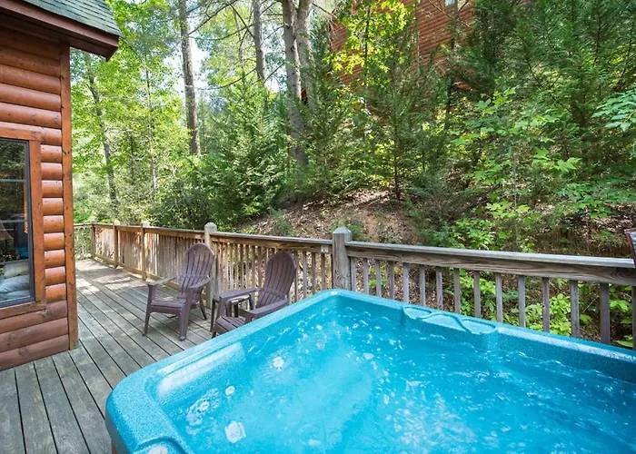Chipmunk Chase, 2 Bedrooms, Sleeps 8, Hot Tub, Pool Table, Fireplace