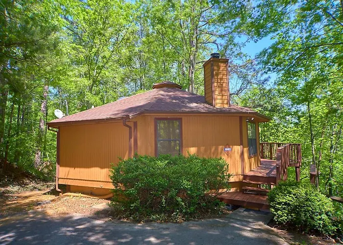 Smoky View Chalet, 2 Bedrooms, Pool Table, Foosball, Pool Access, Sleeps 6
