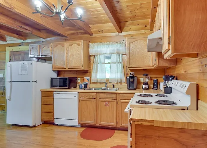 Cabin With Hot Tub About 6 Mi To Downtown Gatlinburg!