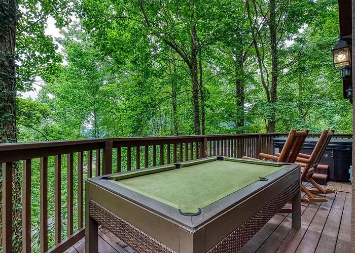 Moonshine Chalet, Hot Tub, Pool Access, Wifi, 1089 Free Tickets Each Paid Day, Dollywood And More