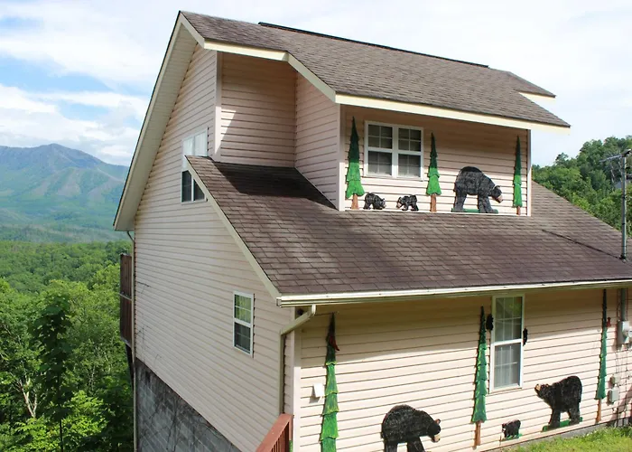 Heavenly View - Bear Themed Cabin, Hottub, Dog-Friendly, Near Gatlinburg