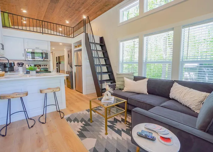 Modern Cabin - Gated Community - Woodland Views - Maple Cabin