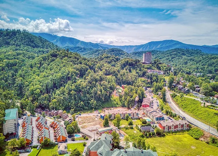 Downtown Gatlinburg Prime Location Walk Everywhere In Gatlinburg3Bed3Bath Sleeps 8
