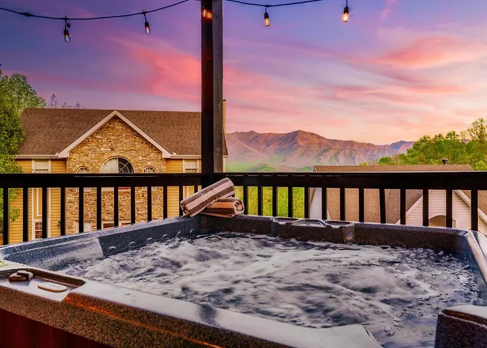 Eagle View Chalet 3Br 3Ba - Gatlinburg Retreat - Scenic Mountain Views, Hot Tub, Game Room, Firepit, Foliage - Sleep 8